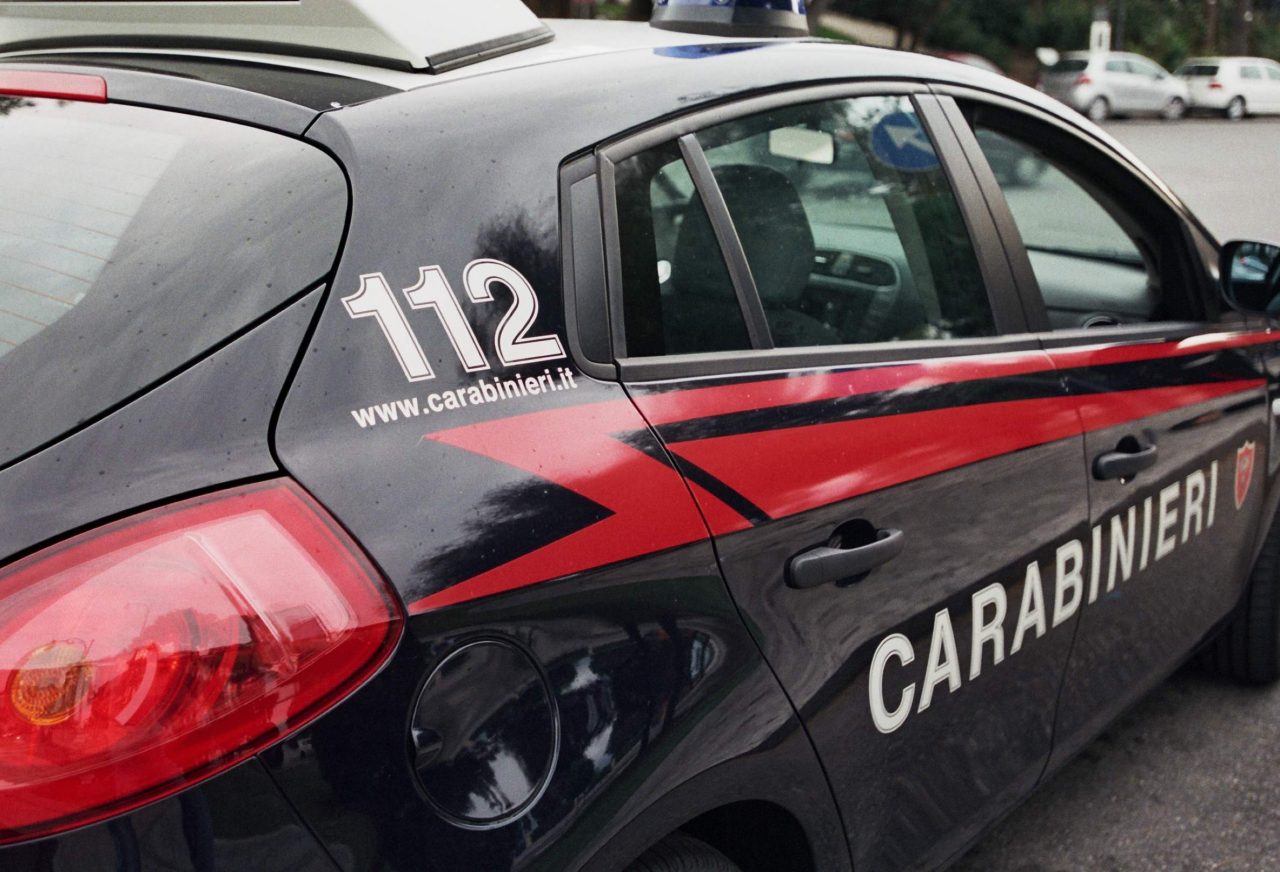 Consegnavano droga a domicilio, nei guai due fratelli leinicesi
