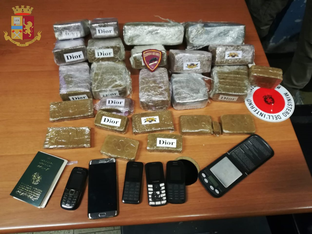 Abiti eleganti per spacciare la droga “griffata” nel salotto buono torinese