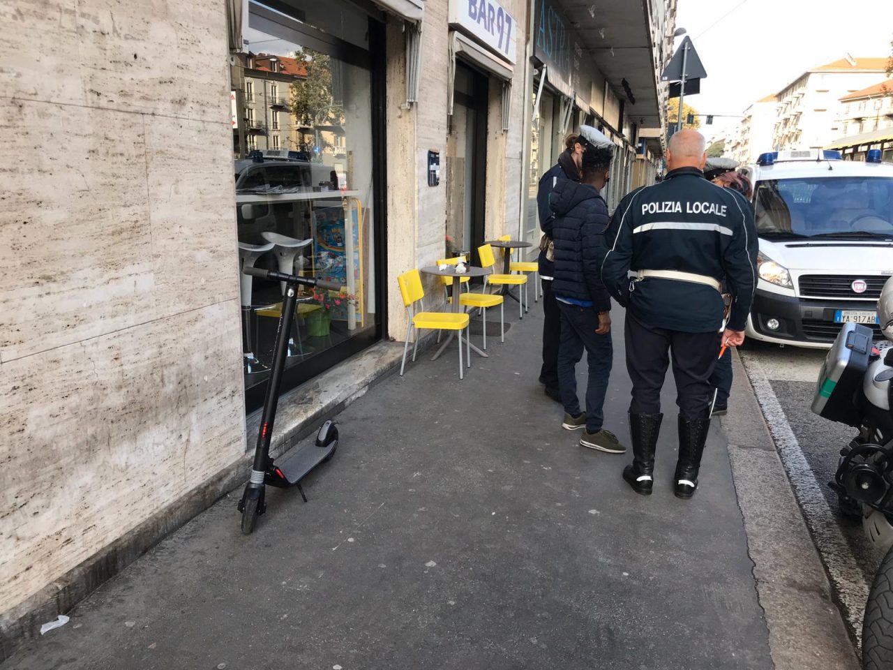 Scontro tra un monopattino e un pedone, i soccorsi