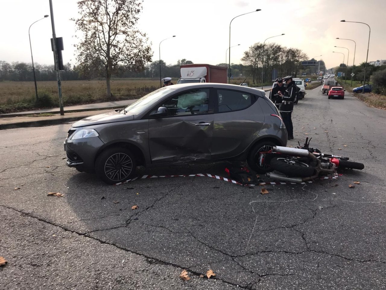 Scontro auto contro moto: un ferito in gravi condizioni