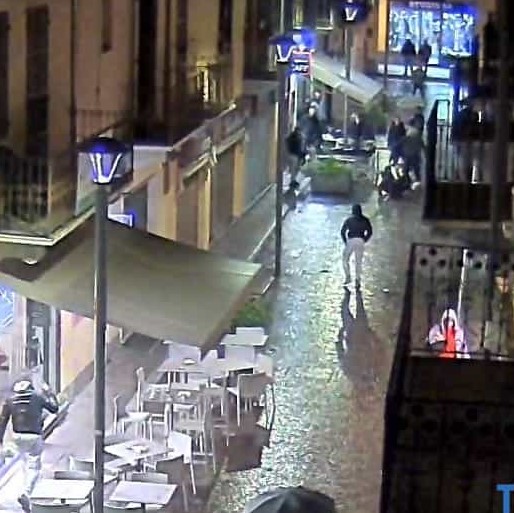 Giovane aggredito al bar in pieno centro a Ciriè