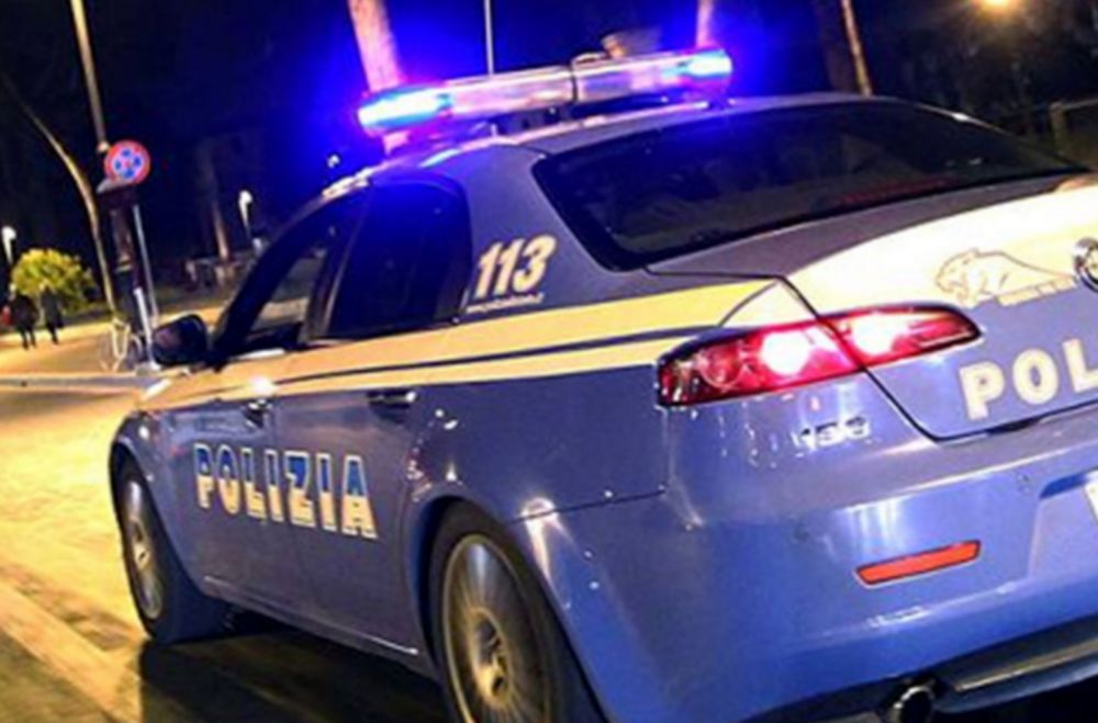 Vendevano stupefacenti vicino al centro commerciale: due pusher arrestati