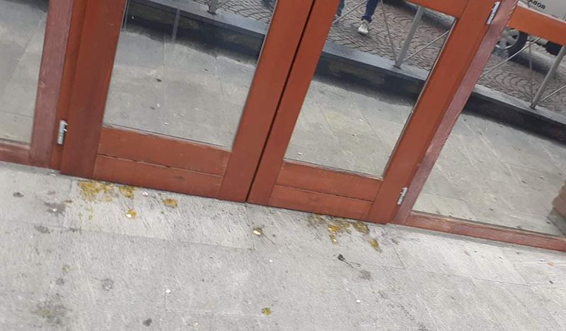 Lancio di uova:  teppisti in azione