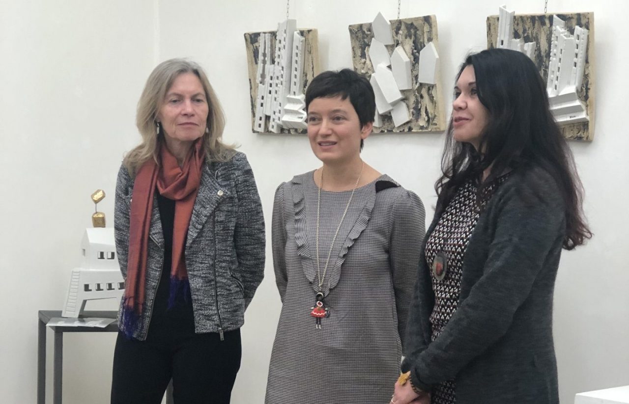 La ceramica in due mondi: le opere di Sandra Baruzzi esposte a Mantova