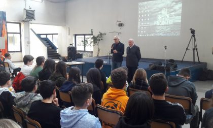 Castellamonte: gli studenti della Media a lezione con Beppe Tenti di Overland