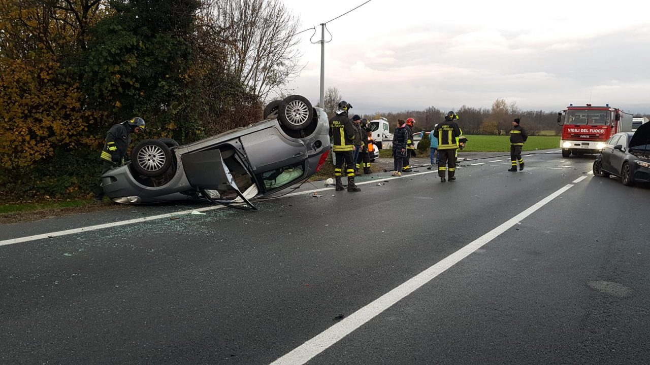 Scontro fra due auto sulla SP 565, un ferito