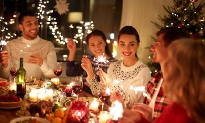Cenone di capodanno: 7 italiani su 10 lo faranno a casa VIDEO