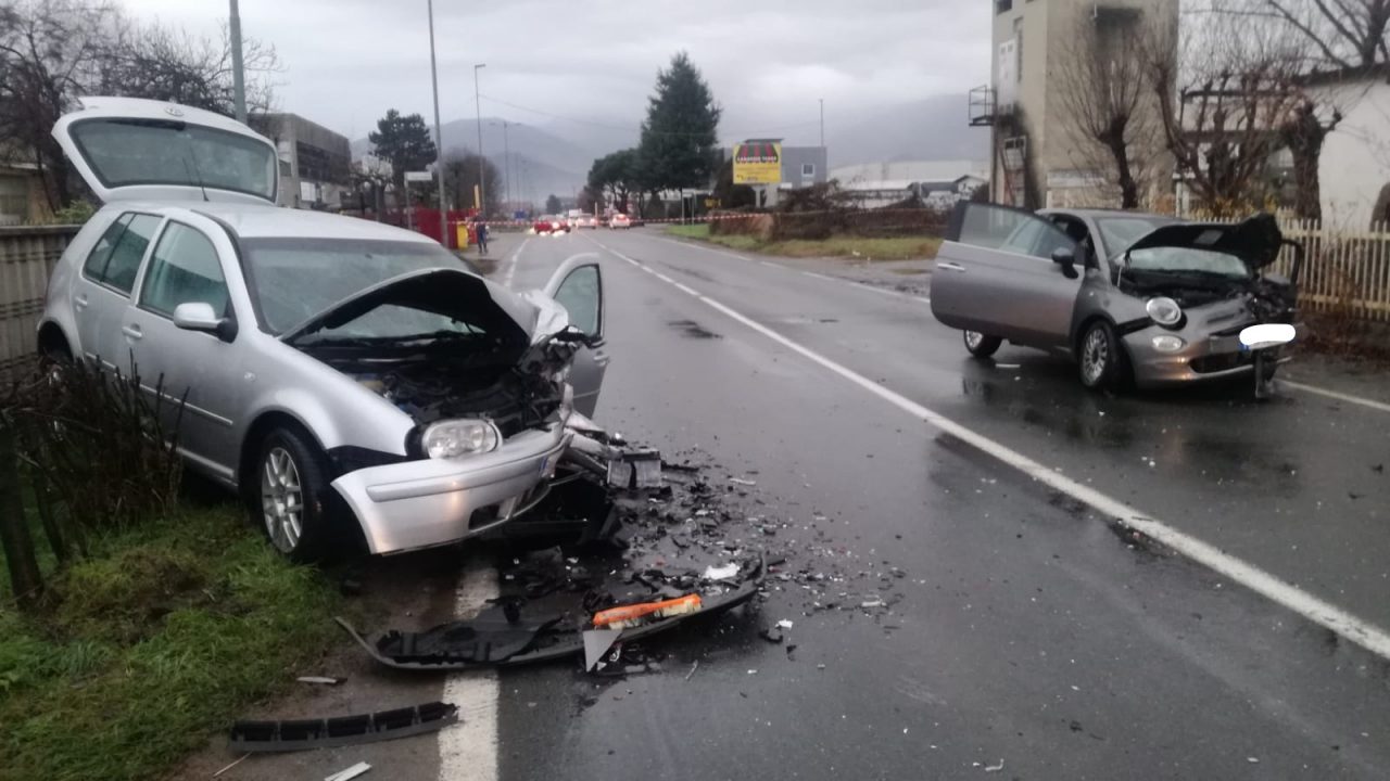 Scontro frontale a Busano due feriti | FOTO
