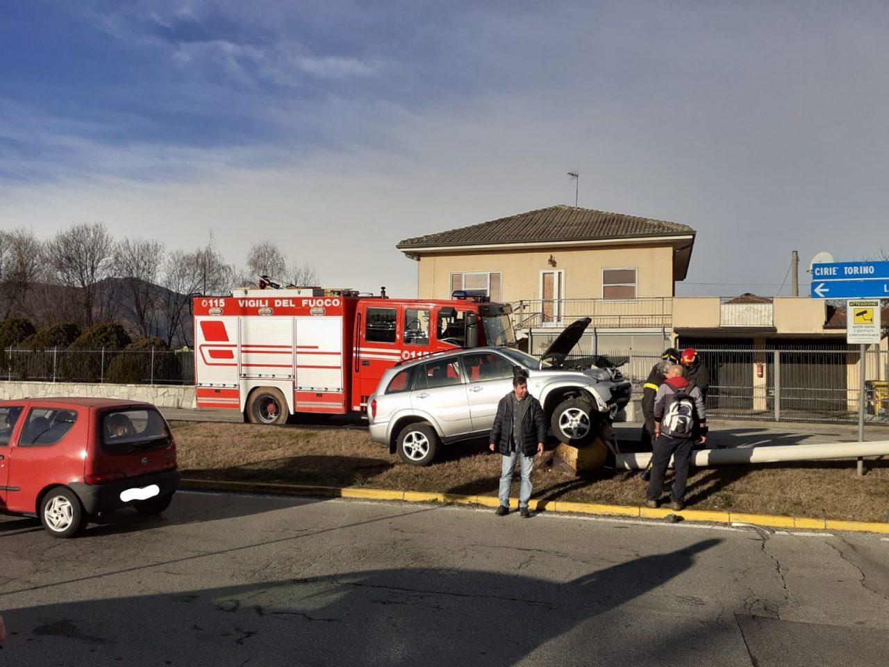 Incidente di fronte al Bennet a Ciriè | FOTO