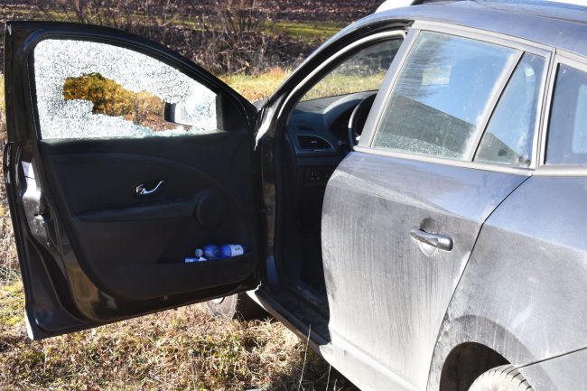 Animalisti sfasciano auto dei cacciatori di cinghiali