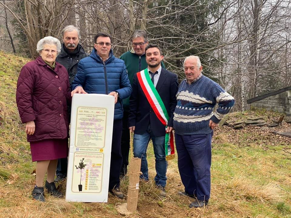 A Ingria piantato l’albero donato dagli organizzatori di “Comuni fioriti”
