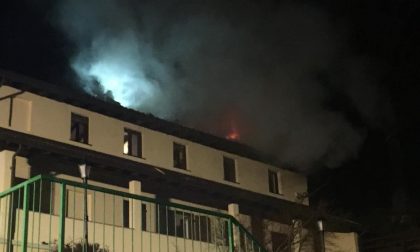 Incendio a Borgomasino, crolla il solaio dell'abitazione, vigile del fuoco ferito