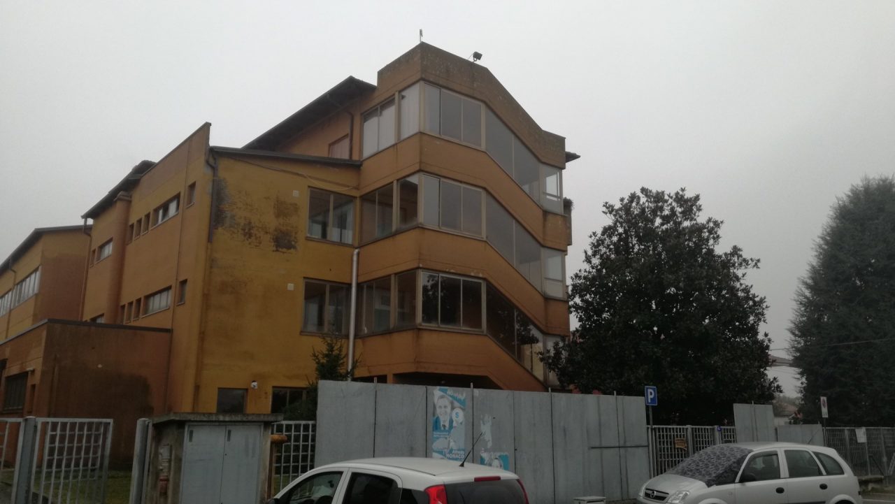 Felettesi a scuola da lunedì 13: genitori sul piede di guerra