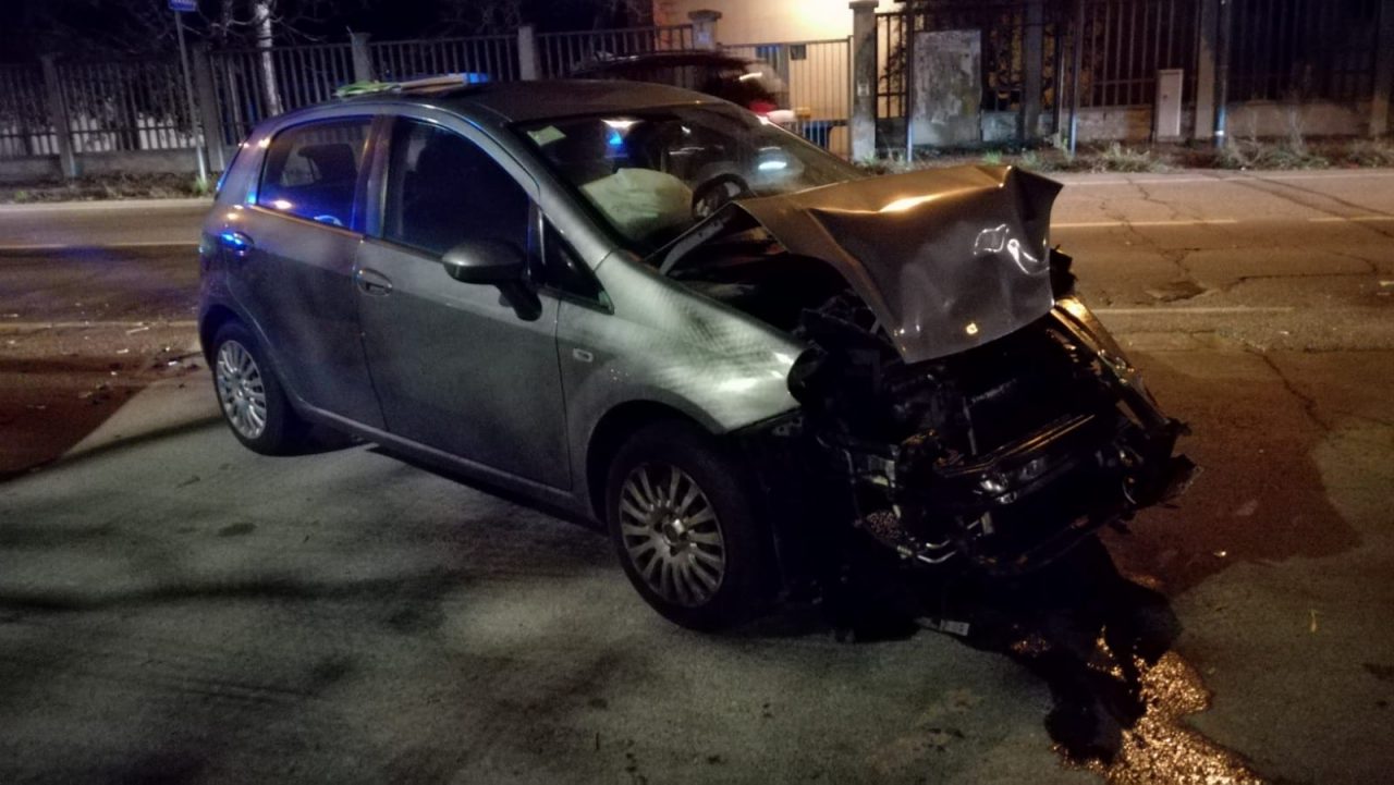Tamponamento a Favria, una ragazza ferita | FOTO