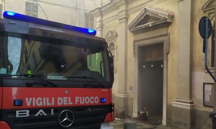 A fuoco il presepe nella chiesa di San Maurizio a Ivrea | FOTO