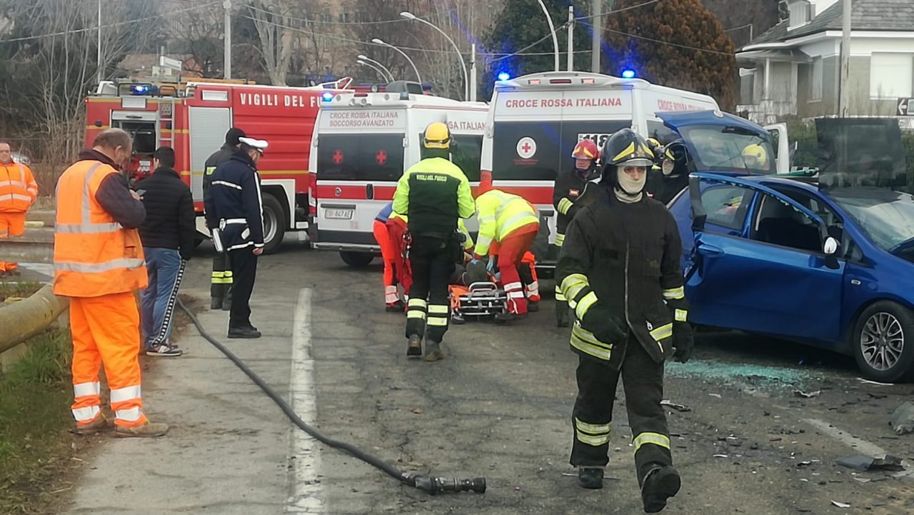 Scontro sulla provinciale ad Agliè, tre mezzi coinvolti | FOTO