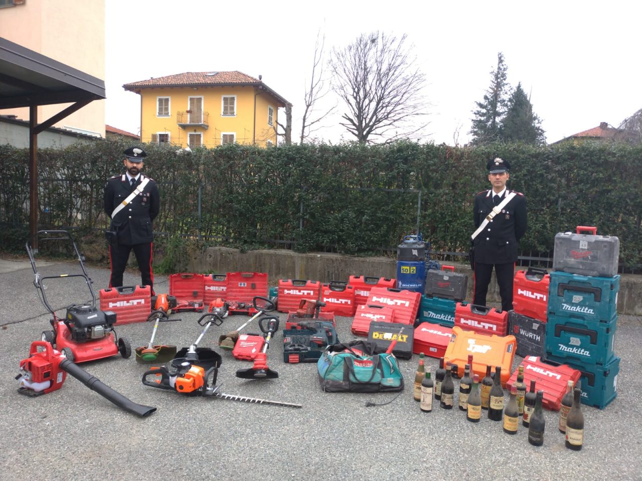 Elettroutensili per l’edilizia e il giardinaggio sequestrati a Ciriè, si cercano i proprietari