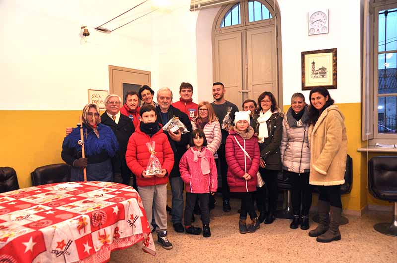 A San Francesco la Befana premia le classi della “Italo Calvino”
