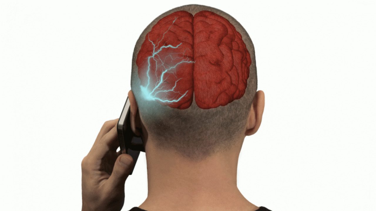 “Il cellulare può provocare tumori al cervello”, confermata la sentenza del Tribunale di Ivrea