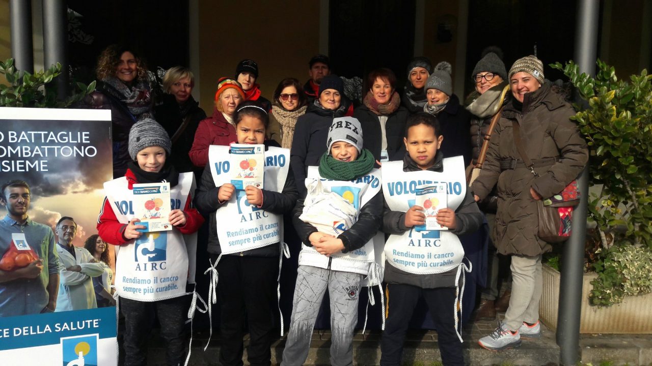 Arance della salute: studenti e insegnanti in piazza per la ricerca