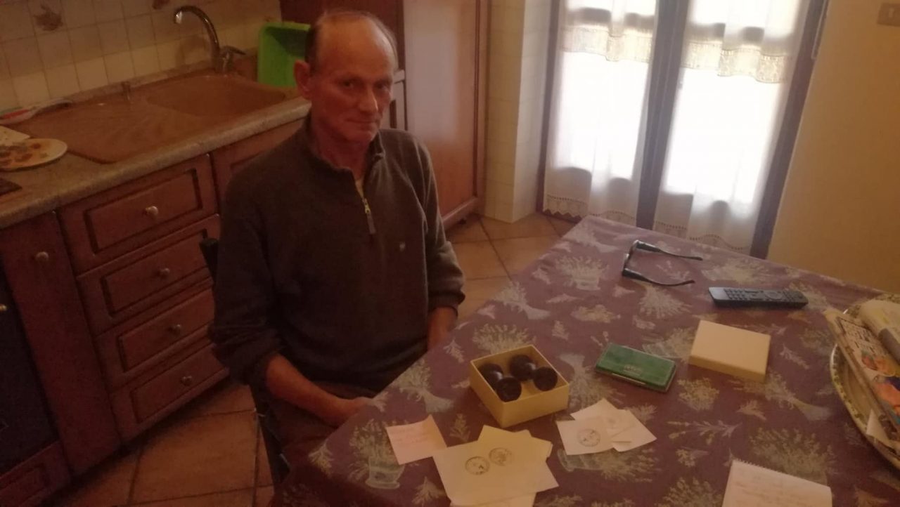 Collezionista ritrova timbri nazisti della Seconda Guerra Mondiale, ora vuole donarli