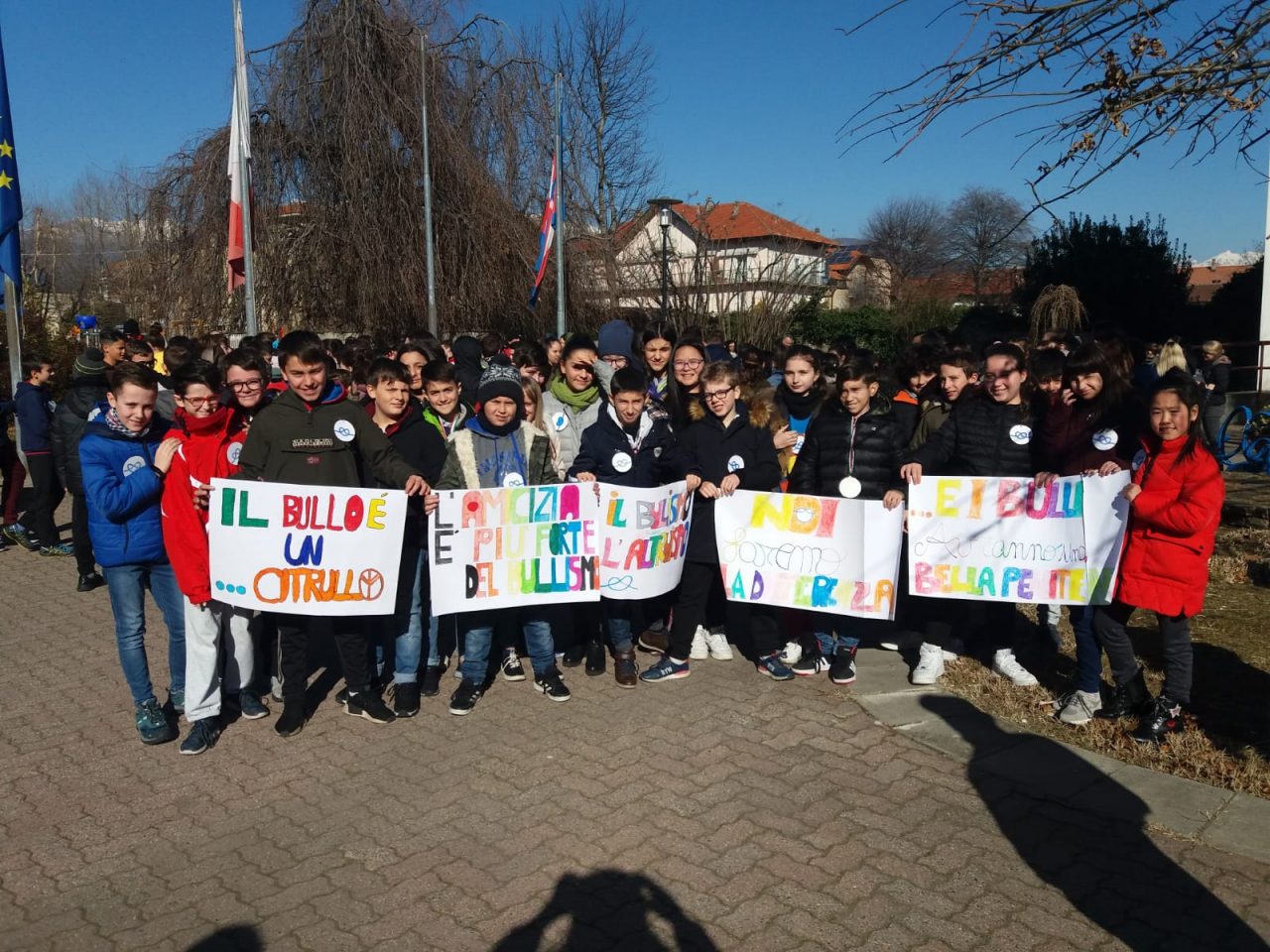 Flash mob a Mathi Cafasse, Grosso e Balangero per la giornata nazionale contro il bullismo | FOTO
