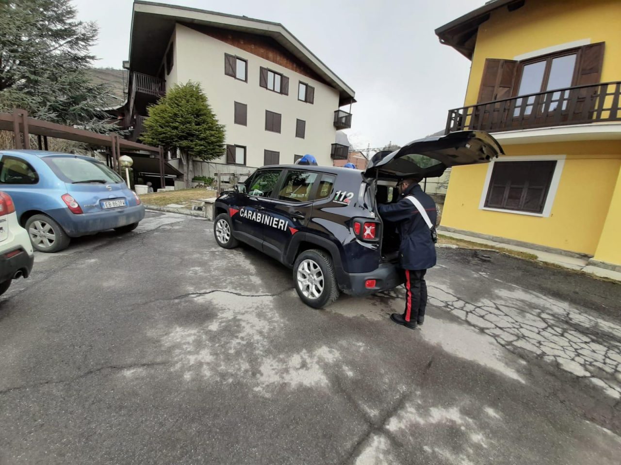 Furti in appartamento, arrestate tre persone, due sono minori