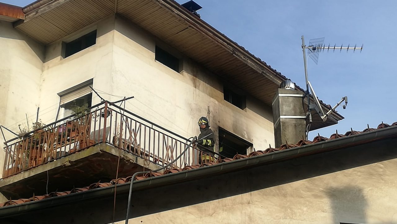 Appartamento a fuoco a Valperga, nessun ferito