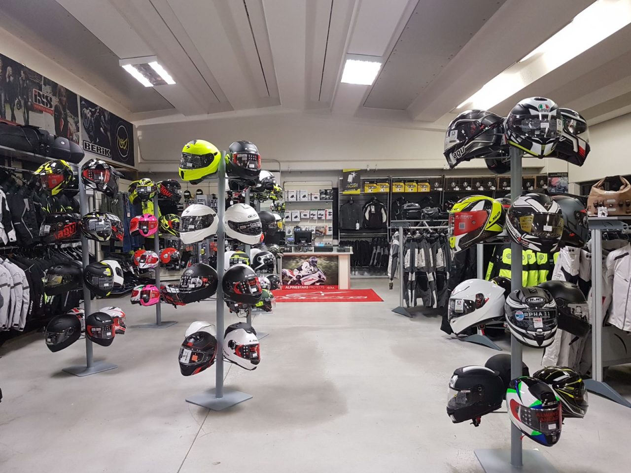 Casco MOMO Jet AERO, il primo con ventilazione smart