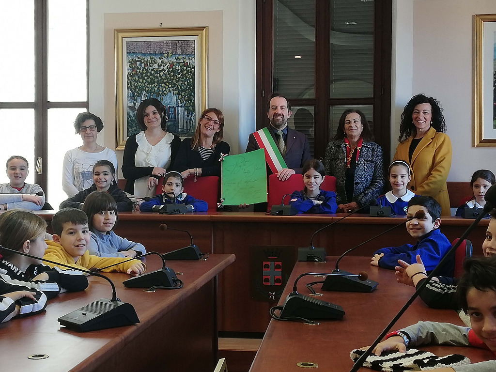 Una biblioteca-ludoteca nella vecchia stazione
