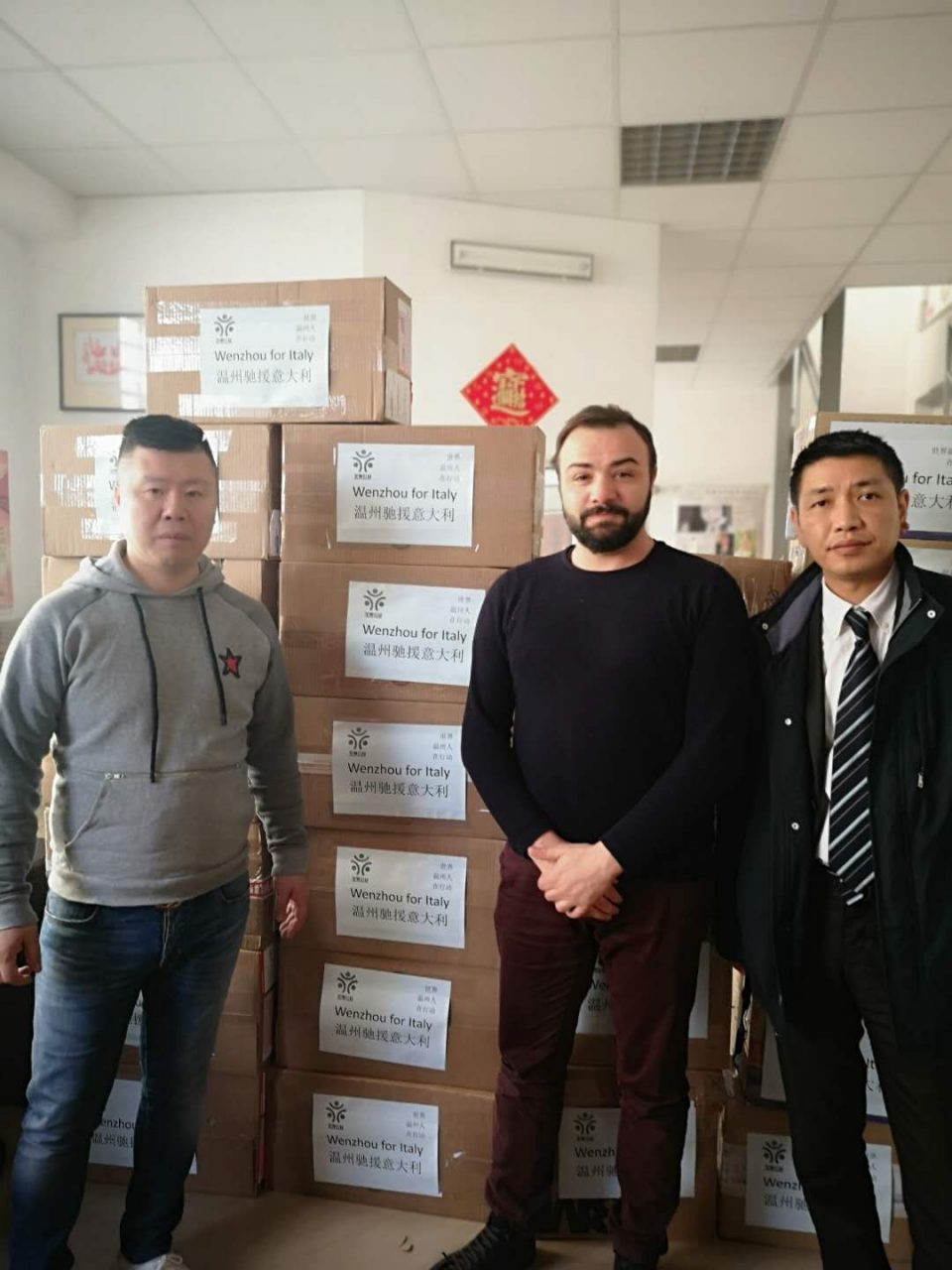 La comunità cinese dona materiale sanitario alla Regione Piemonte
