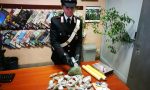 Butta la droga nella spazzatura, arrestato dai carabinieri