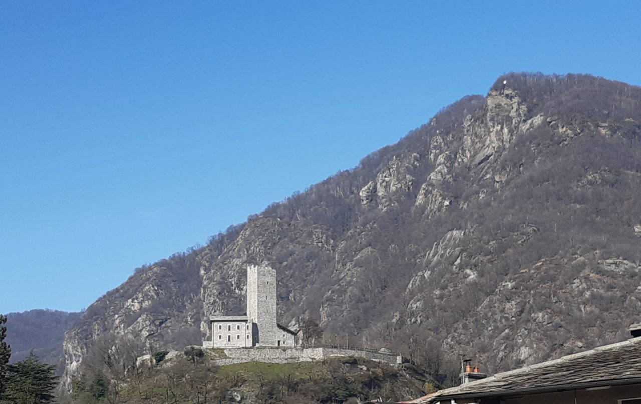 Bando pubblico per l'apertura di un ristorante nella torre Tellaria a Pont Canavese con l'obiettivo di valorizzare questo patrimonio storico e immobiliare pubblico.