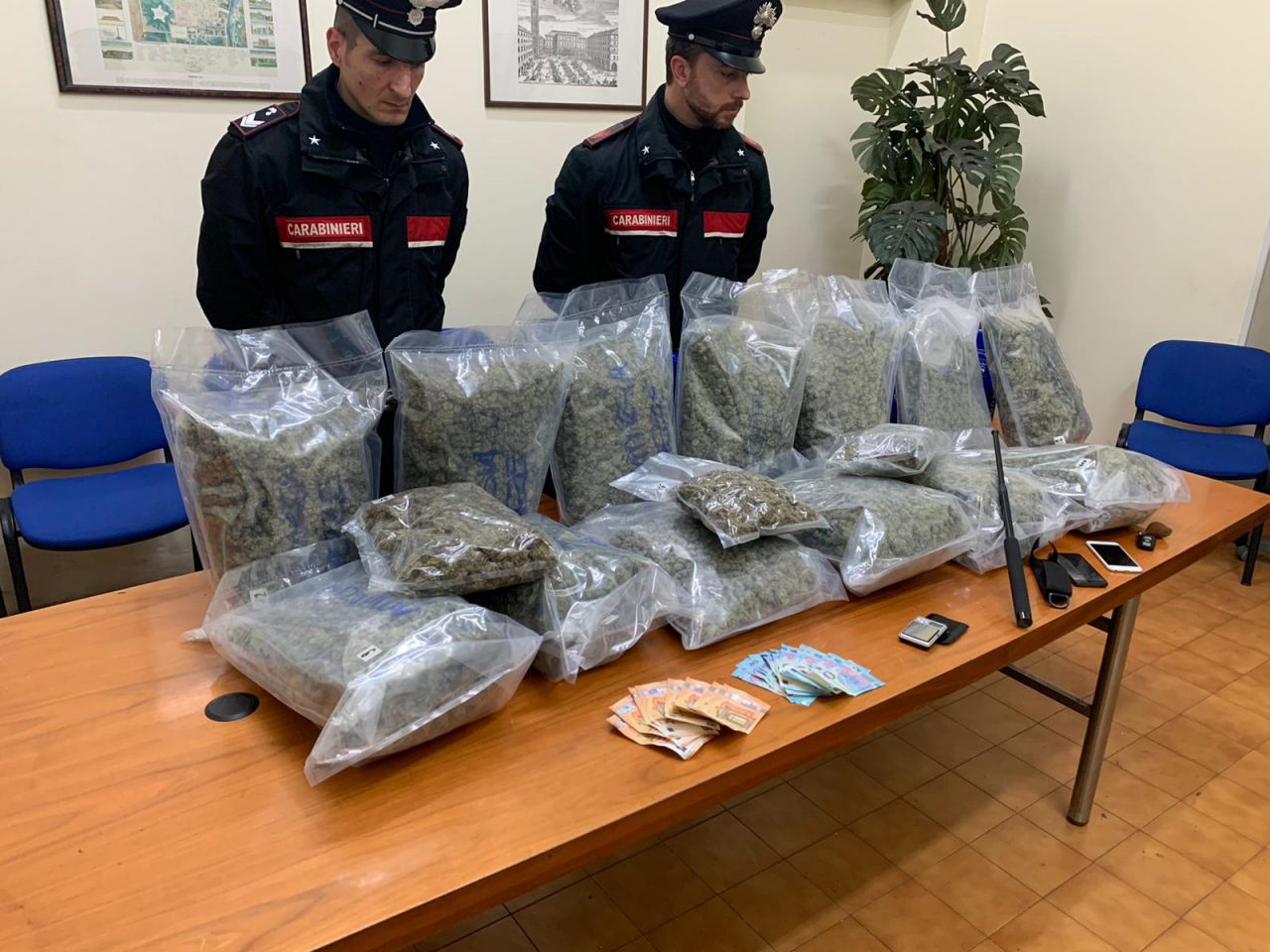 28enne di Mappano "beccato" con 16 kg di marijuana