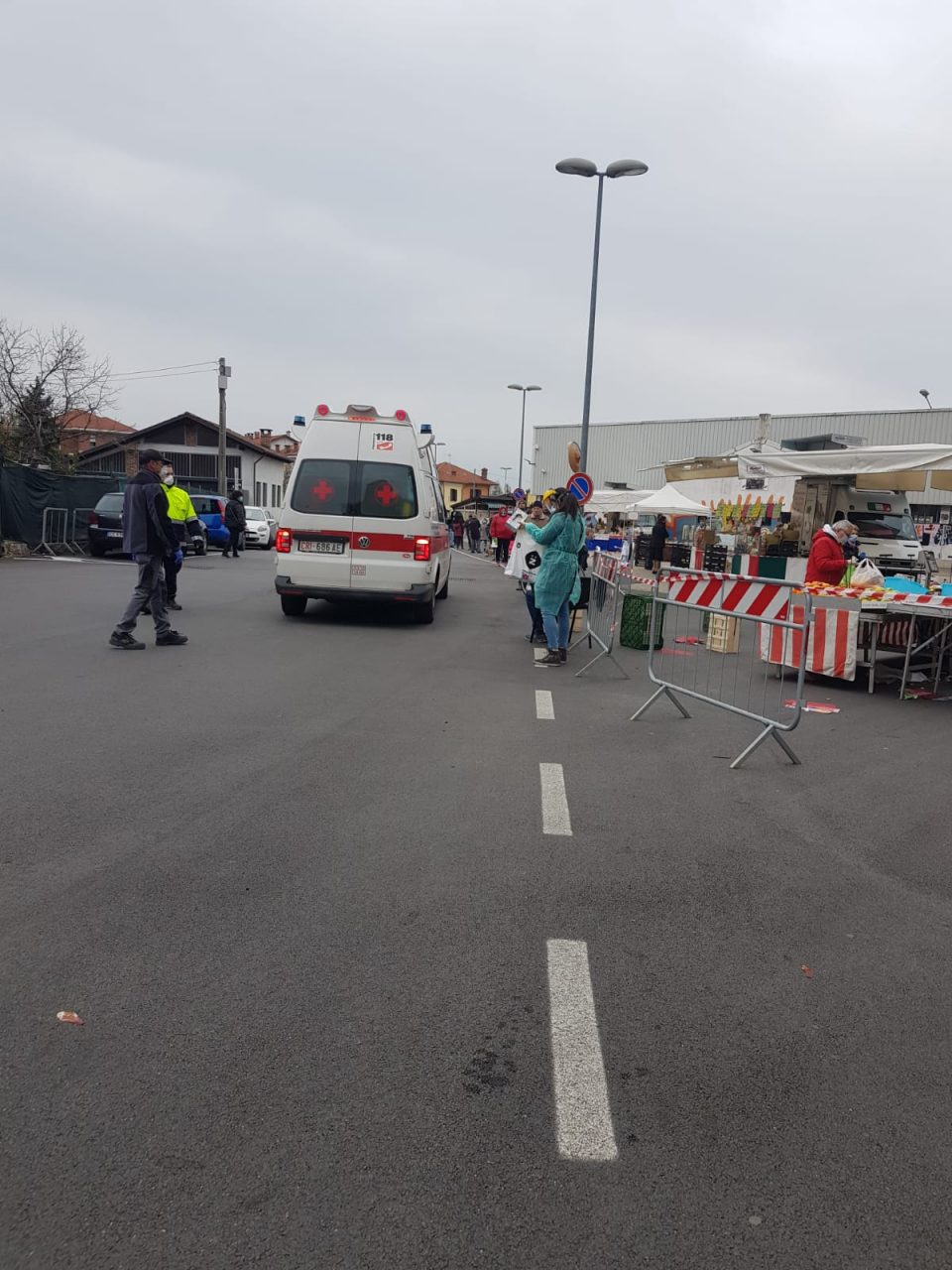 Uomo colpito da infarto al mercato di Nole