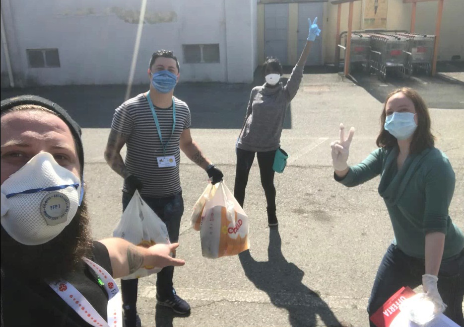 I ragazzi del Movimento Giovani di San Benigno fanno la spesa per i “nonni” del paese