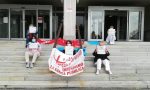 Flash mob anche all'ospedale di Lanzo, personale sanitario in protesta | FOTO