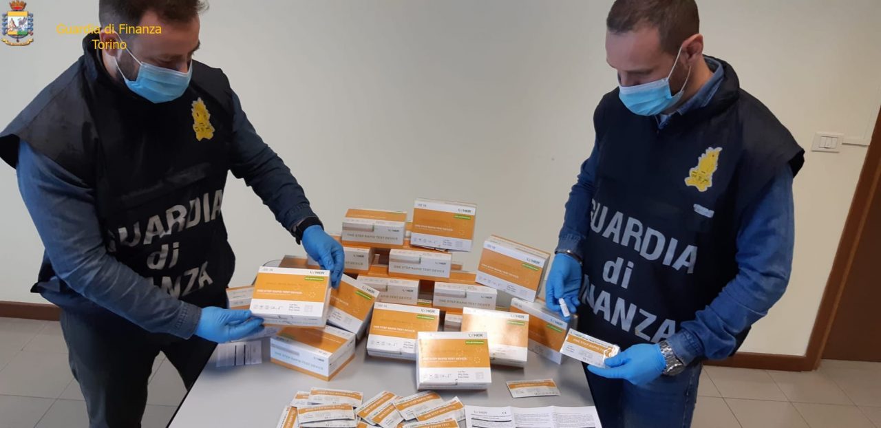 400.000 mascherine sequestrate dalla Finanza | FOTO