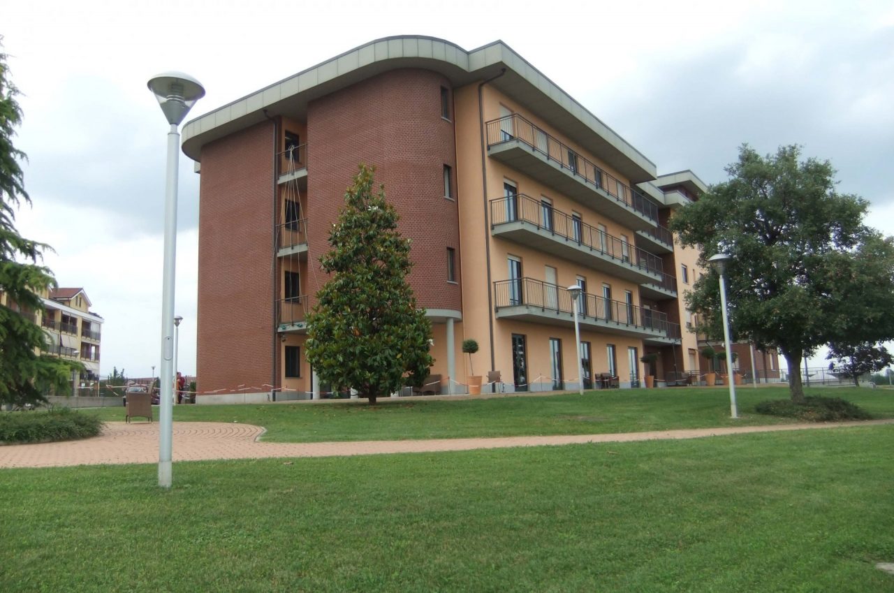 Casamia: 55 positivi e 6 decessi