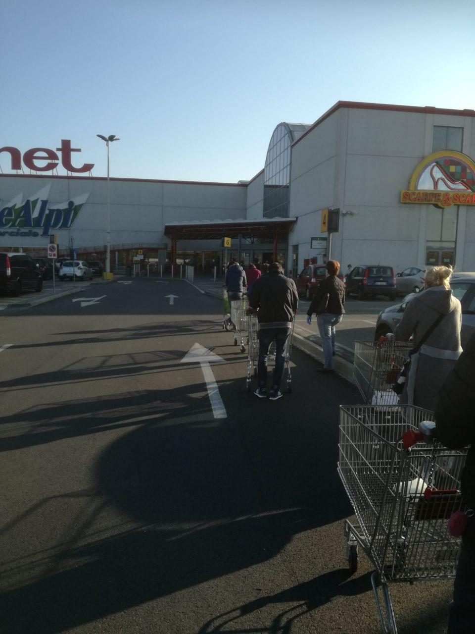 Code ai supermercati del Canavese in vista della Pasqua (in casa)