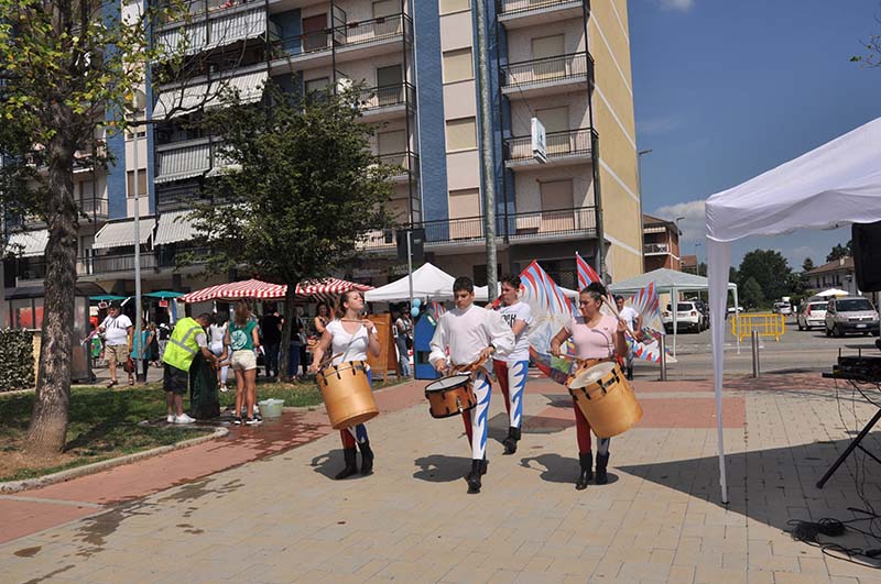 Associazione Musici e Sbandieratori di Mappano dona mascherine ai commessi del supermercato