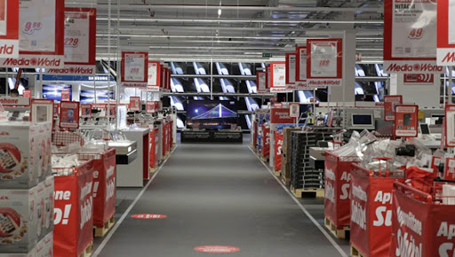 Spaccata a Mediaword a Chivasso, malviventi in fuga