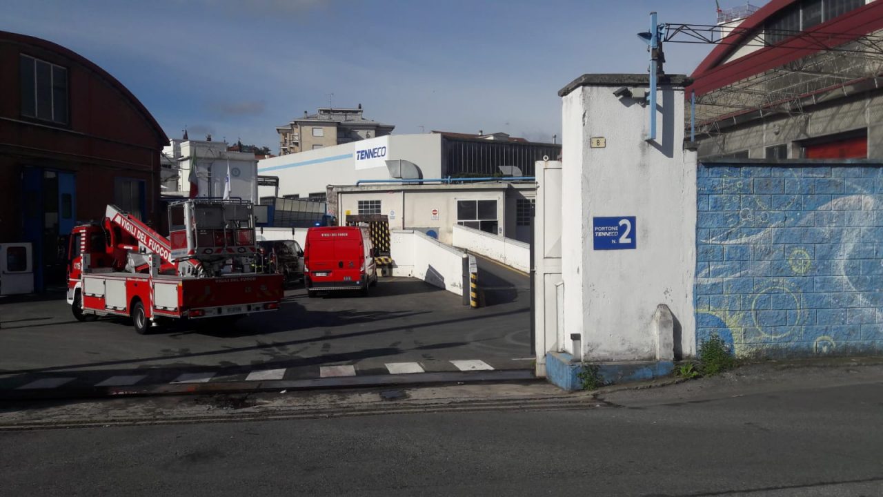 Allarme incendio in fabbrica a Cuorgnè, nessun ferito | FOTO