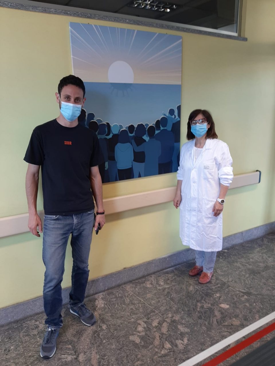 Un’opera d’arte all’ingresso dell’Ospedale di Ivrea