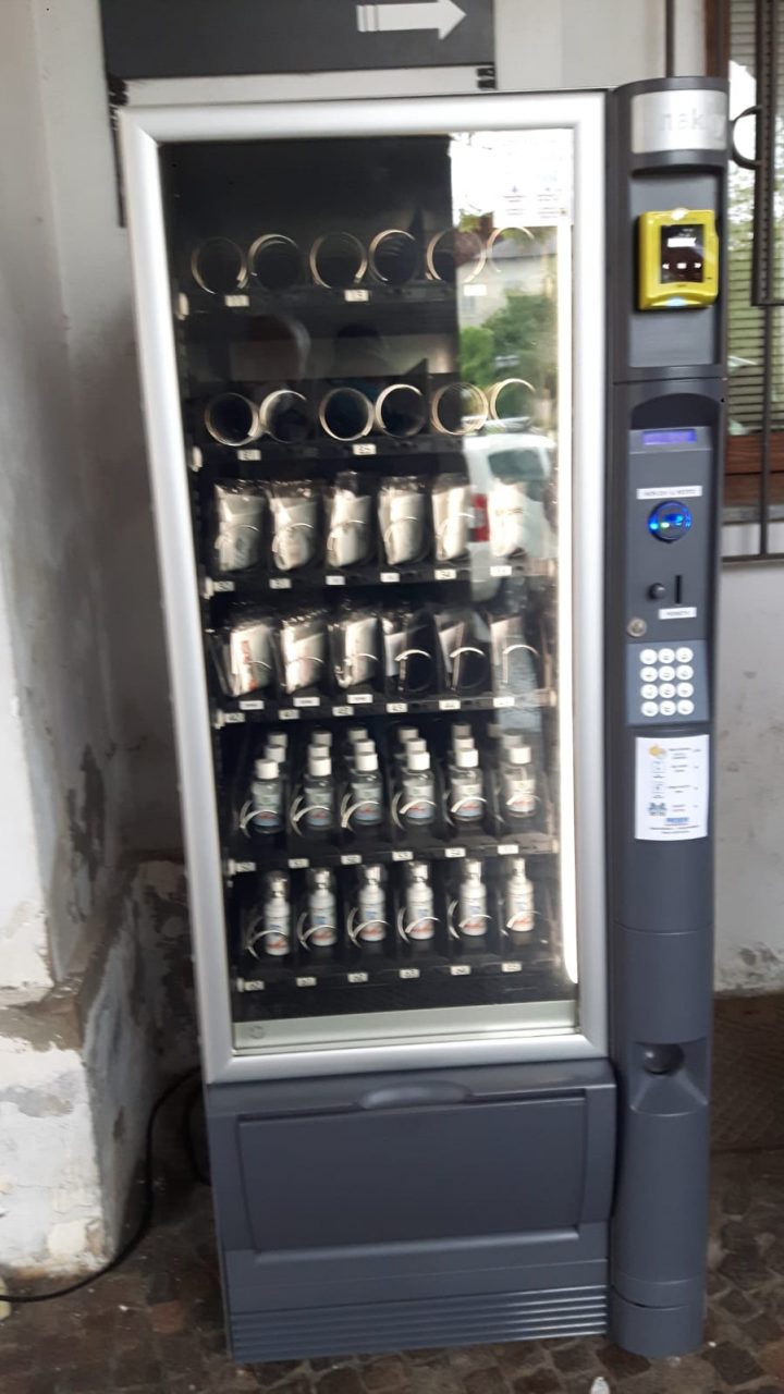 Castellamonte: installato un distributore automatico di mascherine