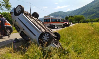 Incidente a Borgofranco auto si ribalta e finisce fuori strada