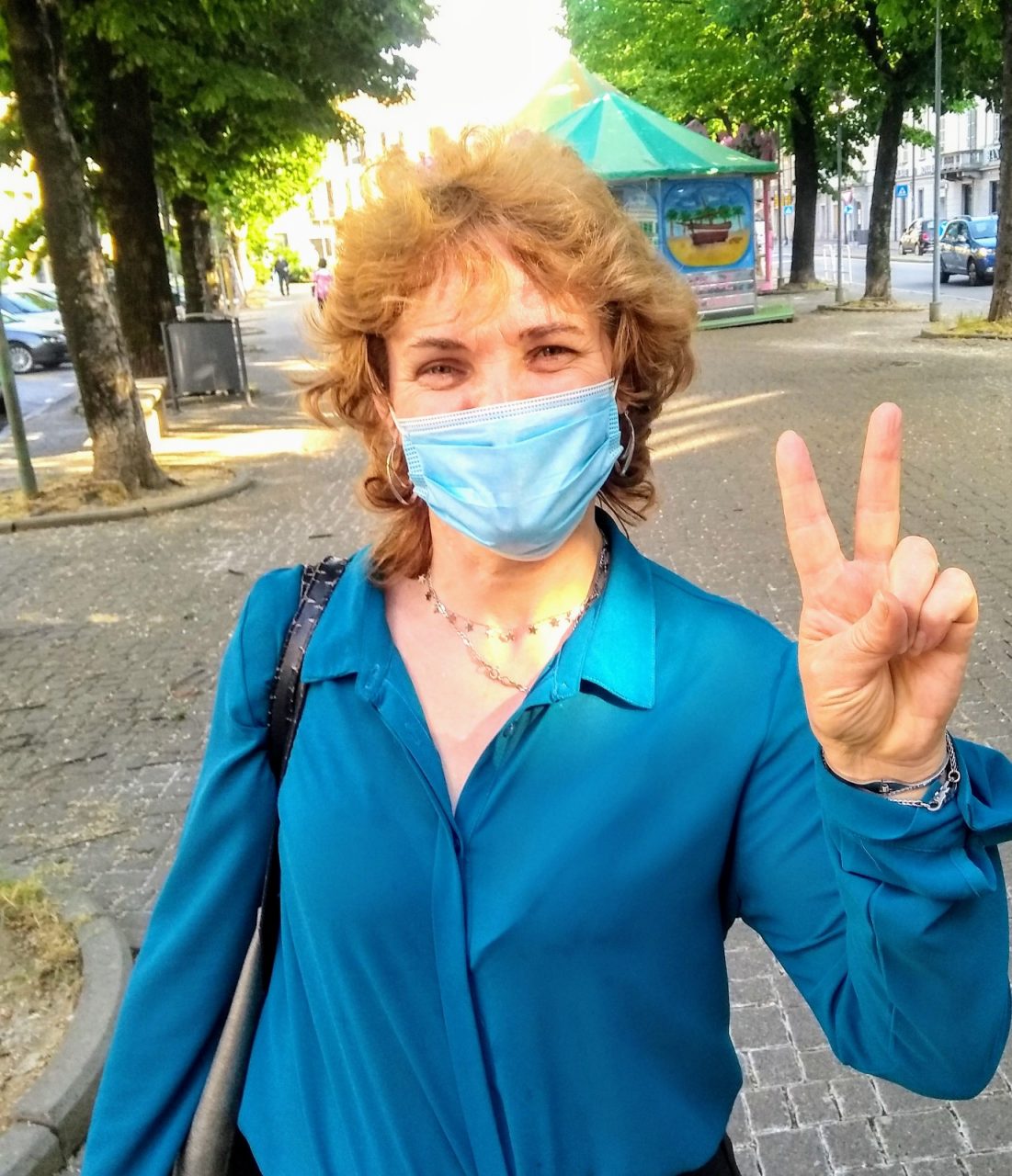 Coronavirus sorrisi dietro