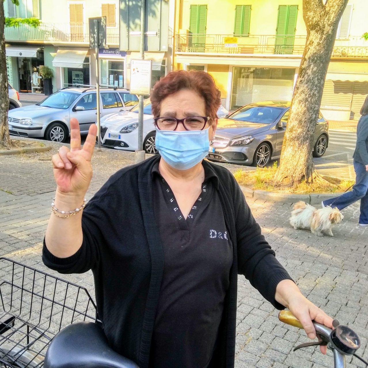 Coronavirus sorrisi dietro