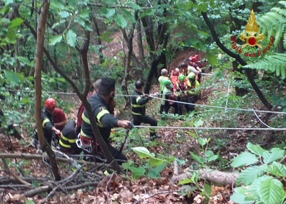 Escursionista precipita in un canalone il suo cane dà l’allarme e la salva