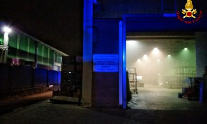 Incendio in un'azienda di vernici a Bruino